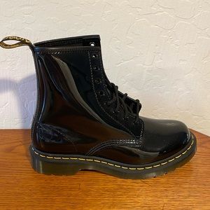 Dr. Martens Unisex Adults 1460 W 8 Eyelet Patent Lamper Army Combat Lace Up Boot